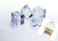 Kāpēc saimnieces saldē etiķi ledus trauciņos: 5 sadzīves problēmas, ko šis triks atrisina vienā mirklī