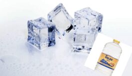 Kāpēc saimnieces saldē etiķi ledus trauciņos: 5 sadzīves problēmas, ko šis triks atrisina vienā mirklī