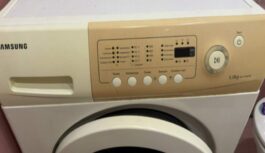 Tikai divu pogu kombinācija: kā panākt, lai veļas mašīna pati iztīra netīrumus un nepatīkamo smaku