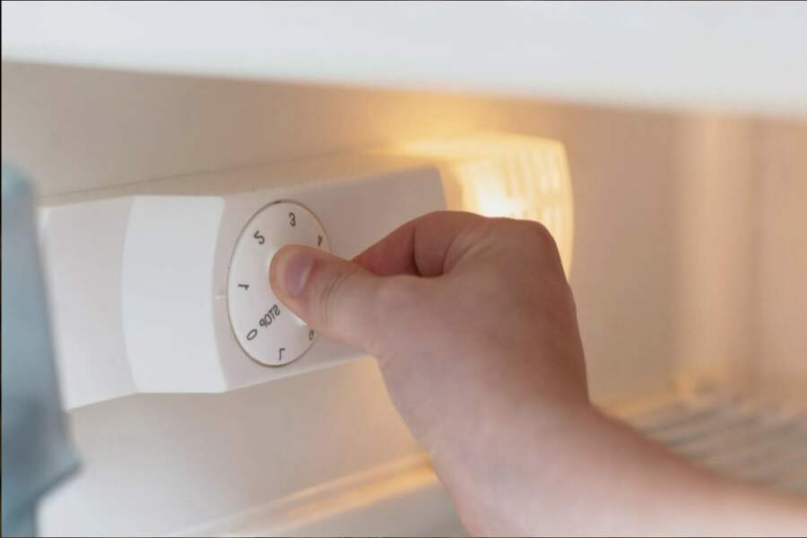 Vai jūsu ledusskapis ir iestatīts pareizi: lūk, ko patiesībā nozīmē cipari uz tā slēdža