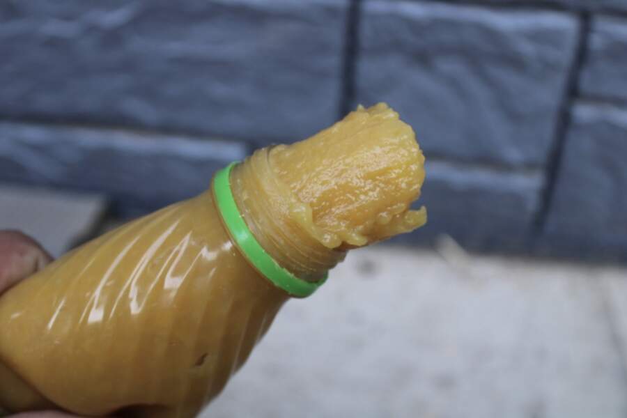 Iekurs krāsnij vai grilam no tā, kas ir pa rokai: šis maisījums degs pat lietū