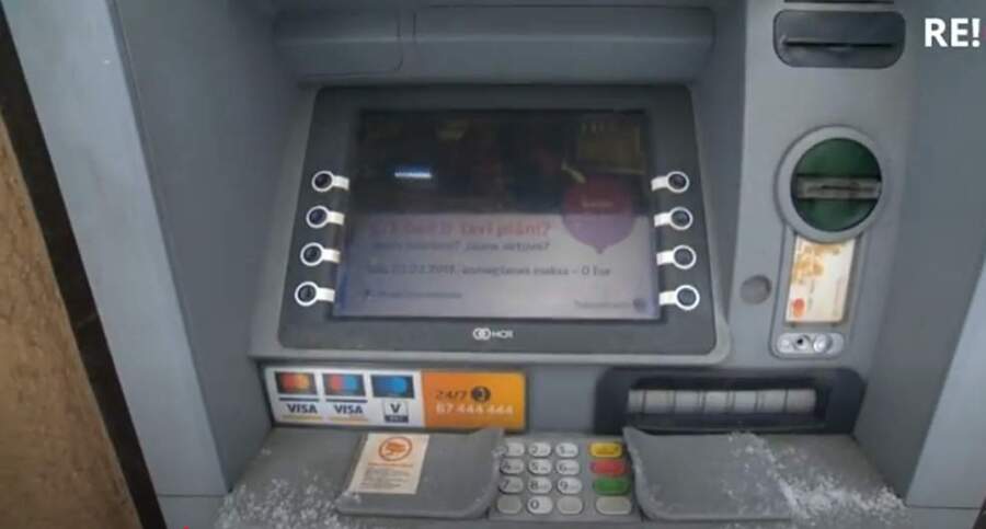 2000 eiro mīkla: Liepājniece nonāk neapskaužamā situācijā pēc bankomāta mistiskās kļūmes Rīgā