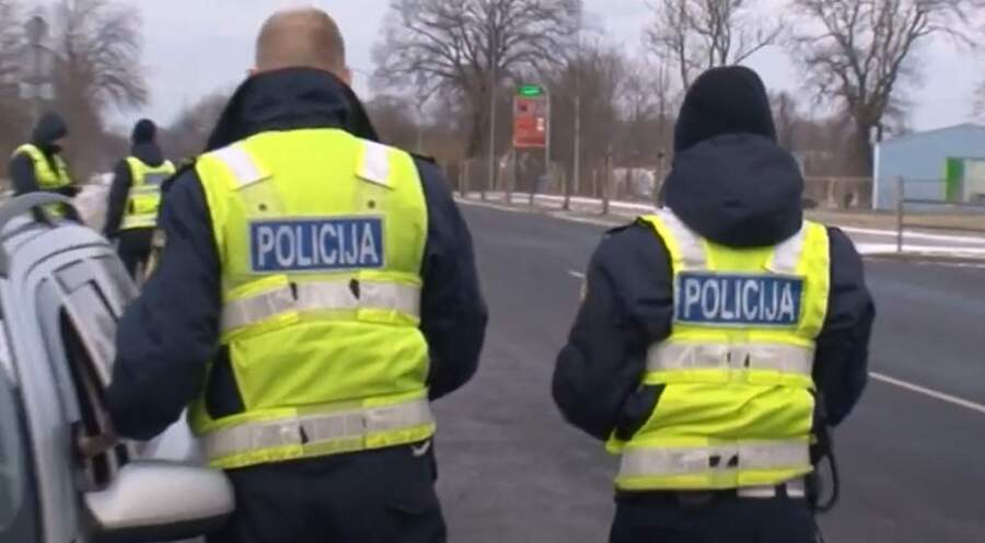 Braucu ar savu AUDI, kuram “slimības lapa”, apturēja likumsargi un turpat uz ceļa sodīja – stāstu kā beidzās