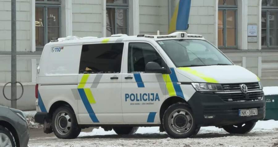 “Iekāpsiet mūsu auto uz mirkli?” – kāpēc policisti pie Jēkabpils uzreiz pēc apturēšanas man uzdeva šo jautājumu