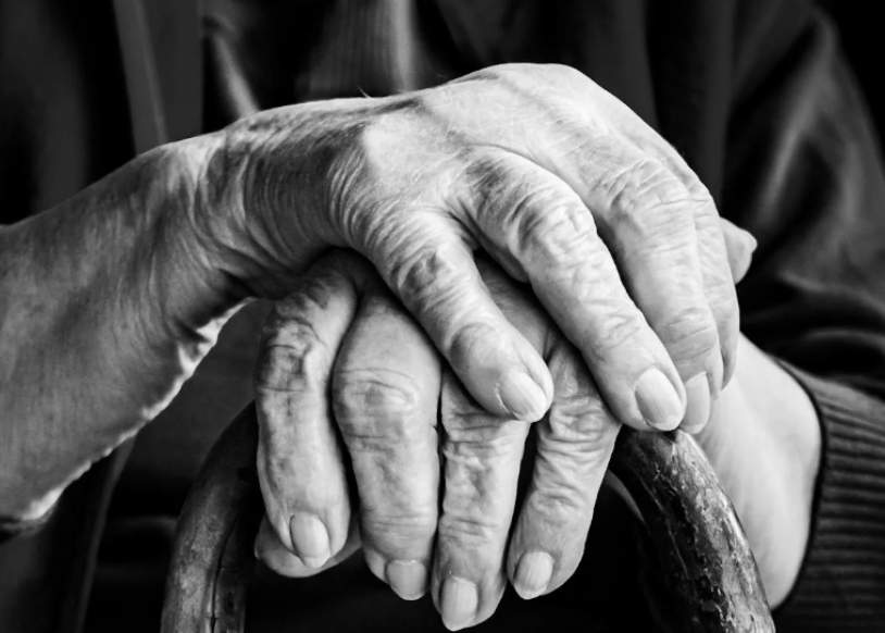 “Glabāju lietas rezervē gadiem ilgi, lai vēlāk ģimene varētu izmest atkritumus miskastē” sūrojas Anna