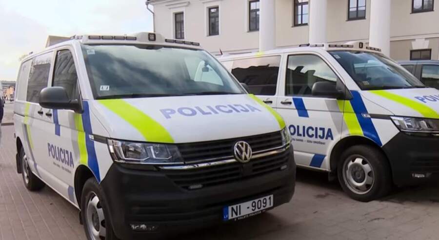 Nemanāmās kontroles ierīces un jauna pagaidu ceļa zīme: ko īsti Latvijā fiksē jaunās videokameras