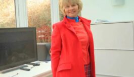 8 apģērbu krāsas, kuras dāmām, kas vecākas par 60 gadiem, nevajadzētu valkāt – lūk kāpēc