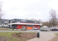 Kāds klients “RIMI” iegādājies salātus, bet atverot kastīti ieraudzījis kaut ko “tārpveidīgu”: kas īsti tas bija