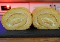 Vienkāršākā un gardākā vaniļas ruletes recepte; tā ir tik mīksta un krēmīga, ka pilnīgi kūst mutē