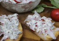 Glabājas nedēļu, bet pazūd vienā dienā: neticami gards redīsu smēriņš 3 minūtēs