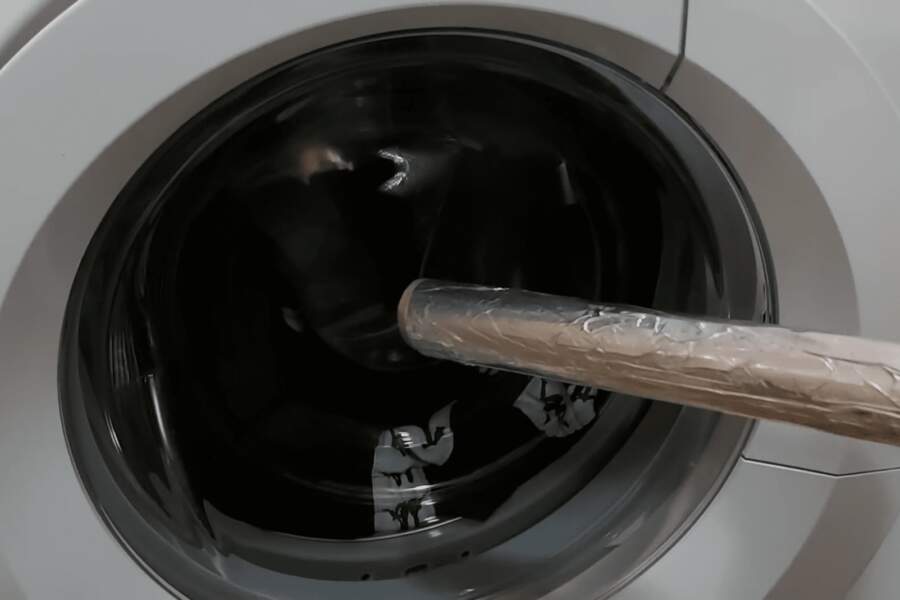 Vienkārši iemetu foliju veļasmašīnā un par gludekli esmu jau aizmirsis: vairs nevienas saburzītas drēbes