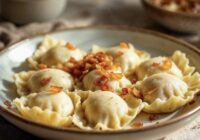 Kāpēc pelmeņus nedrīkst mest verdošā ūdenī: kļūda, kas sabojā visu garšu