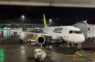 Degvielas krīze pasaulē sāk ietekmēt lidojumus: arī “airBaltic” pārskata maršrutus un atceļ atsevišķus reisus