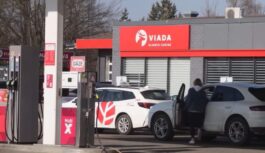 Degvielas cenas Baltijā sarūk: kurā valstī šobrīd uzpildīties ir visizdevīgāk