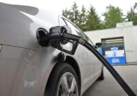 Nepatīkama ziņa autovadītājiem saistībā ar degvielas cenām: “Nelolojiet veltas cerības”