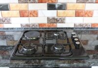 Daudzi to joprojām ignorē: īpašie noteikumi, kas katram Latvijas iedzīvotājam jāizpilda savā virtuvē