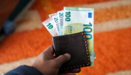 Saņemtais lēmums par pensiju radījis pamatīgu neizpratni: VSAA skaidro, kur pazudusi daļa summas