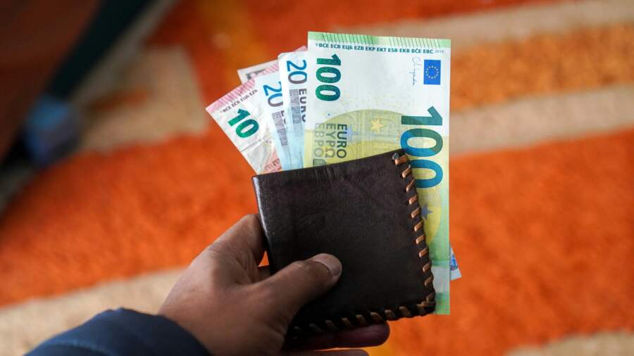 Saņemtais lēmums par pensiju radījis pamatīgu neizpratni: VSAA skaidro, kur pazudusi daļa summas