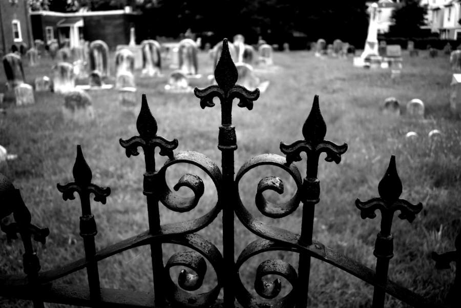 Beigas vecajai kārtībai: Kapsētu likums ievieš stingrākus noteikumus ikvienam — kas jāzina katram kapu kopējam