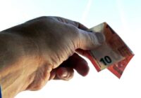 Kā kaimiņš kaimiņam palīdz: Cēsu novada laukos bankas aizstāj pašu veidotas biedrības