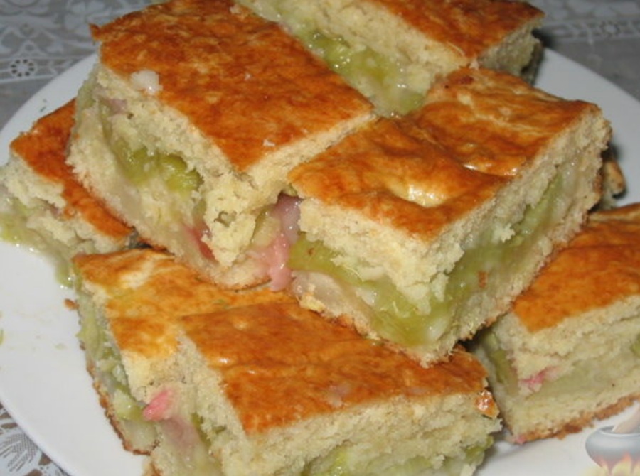 Rabarberu pīrāgs no omītes Dzidras krājumiem: Man tas vienmēr izdodas tik gards, ka iemīlējos jau no pirmā kumosa