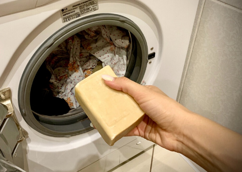 Tante Zinaīda man atklāja, kāpēc vairs nepērk dārgo pulveri: viņa iemācija saimniecības ziepju knifiņu, kuru lietoju arī es